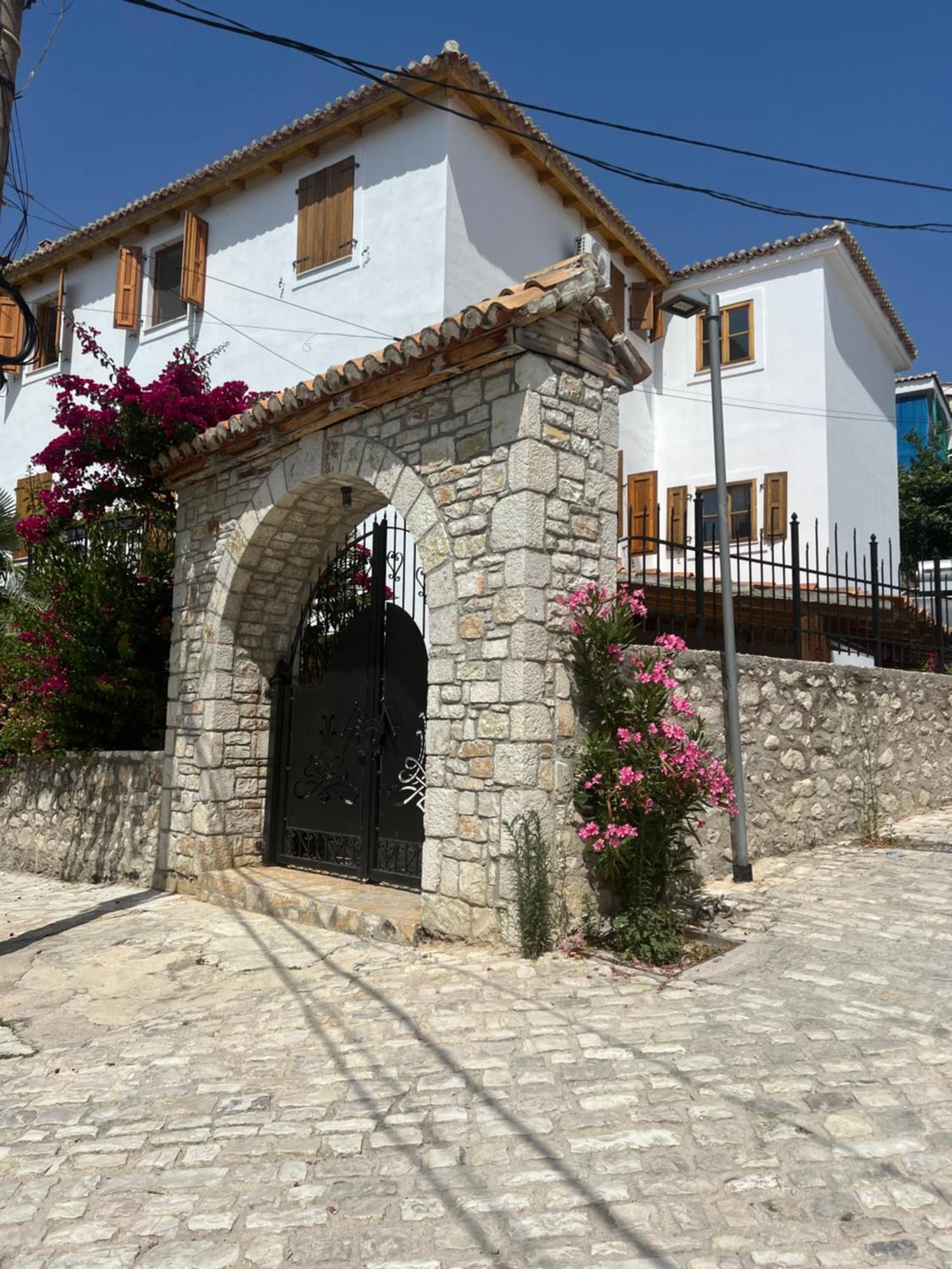Old Town Hotel Dhërmi Εξωτερικό φωτογραφία